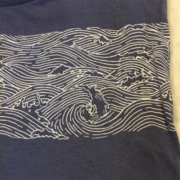 Rolling Ocean Waves Mens Shortsleeved Tee Size Medium Soft Wash Old Navy Resale - Picture 3 of 13